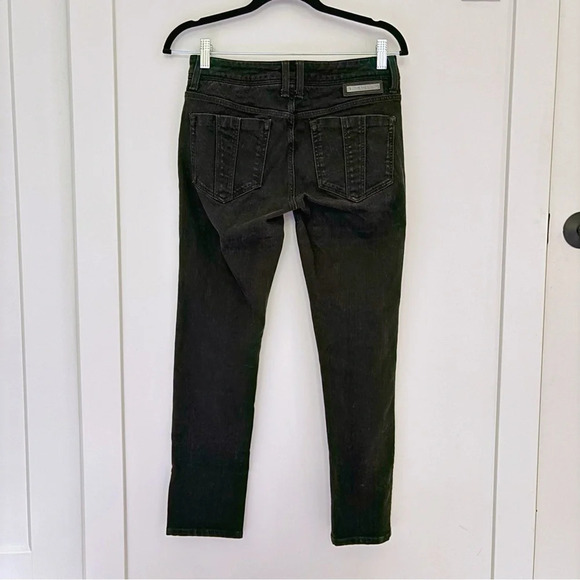 Stylish Women's Gray and Black Jeans - Picture 4 of 16